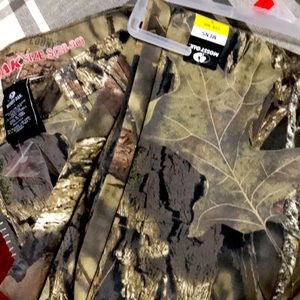Mossy oak camouflage pants with cargo pockets